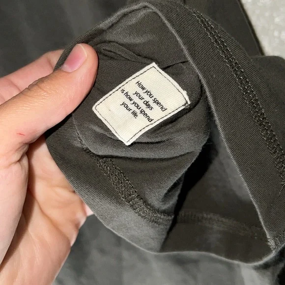 Vuori Ever Henley shirt Men M/L PTP 23.5 - Picture 6 of 8